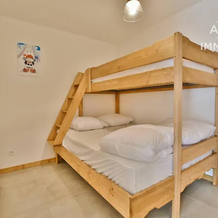 Standing Pres Centre, 4 Pers, Vue Aravis, Balcon, Equipe - Fr-1-391-117 *