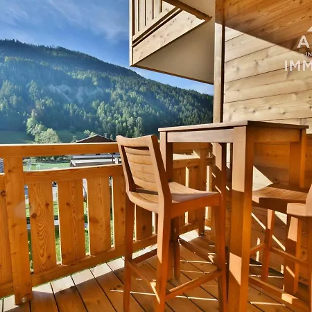 Standing Pres Centre, 4 Pers, Vue Aravis, Balcon, Equipe - Fr-1-391-117 *